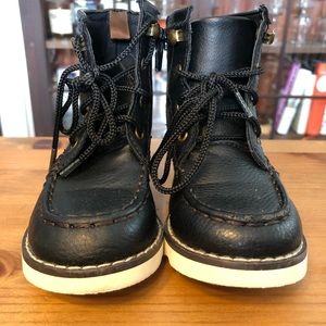 GAP lightweight black hiker boot - 7 toddler